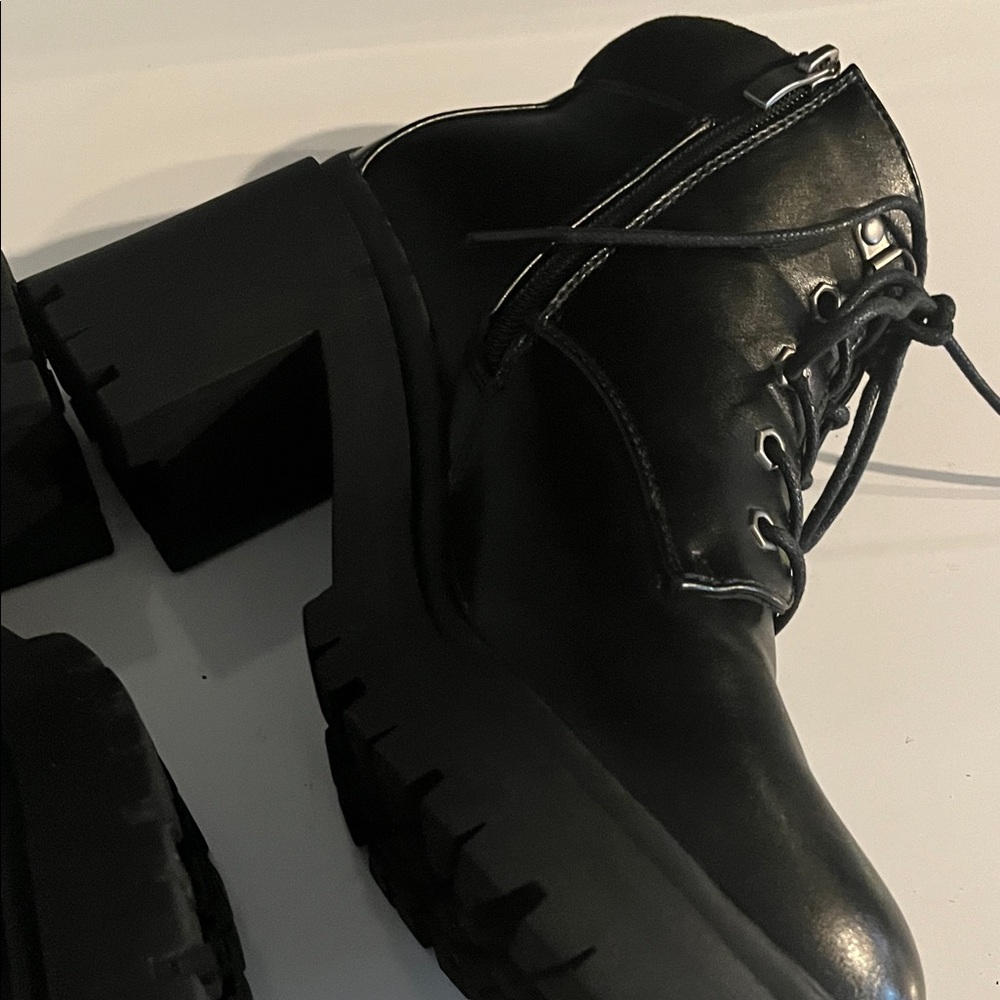 Cushionaire Women’s Remy Lace Up Classic Black Leather Combat And Moto Boots - Picture 8 of 14